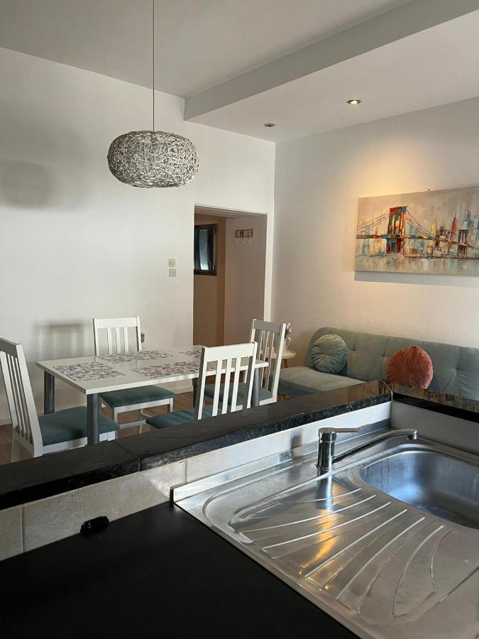 Apartman Robi Appartamento Zara Esterno foto